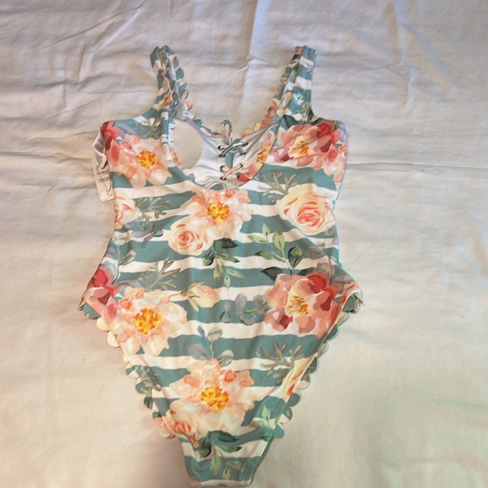 NWT!🎉 CUPSHE Floral and Striped Scalloped One Piece Swimsuit Size XL - Picture 12 of 16